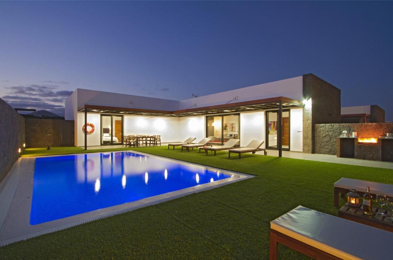 Luxury Los Mojones Villa Short Walk To Old Town Private Heated Pool Villa Los Mojones Angie Puerto Del Carmen 티아즈 외부 사진