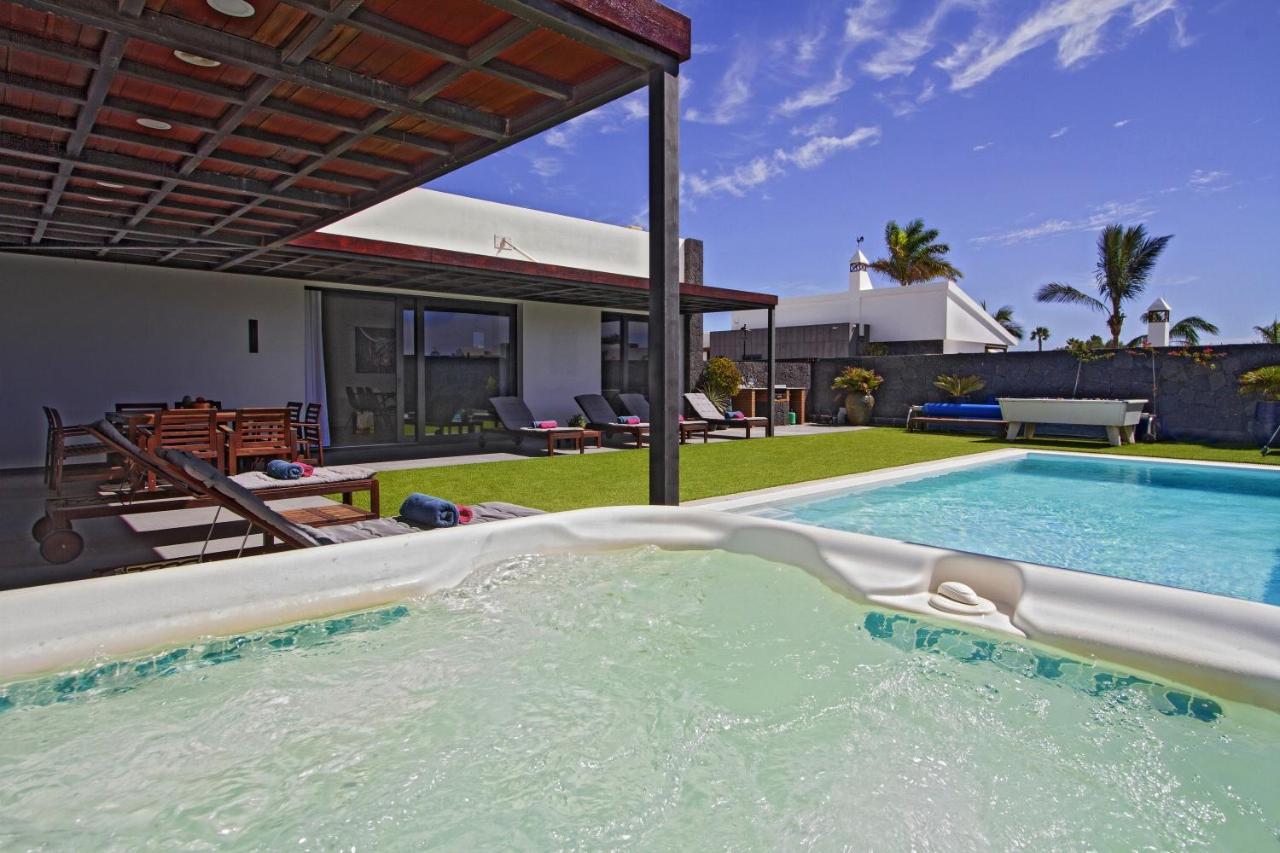 Luxury Los Mojones Villa Short Walk To Old Town Private Heated Pool Villa Los Mojones Angie Puerto Del Carmen 티아즈 외부 사진