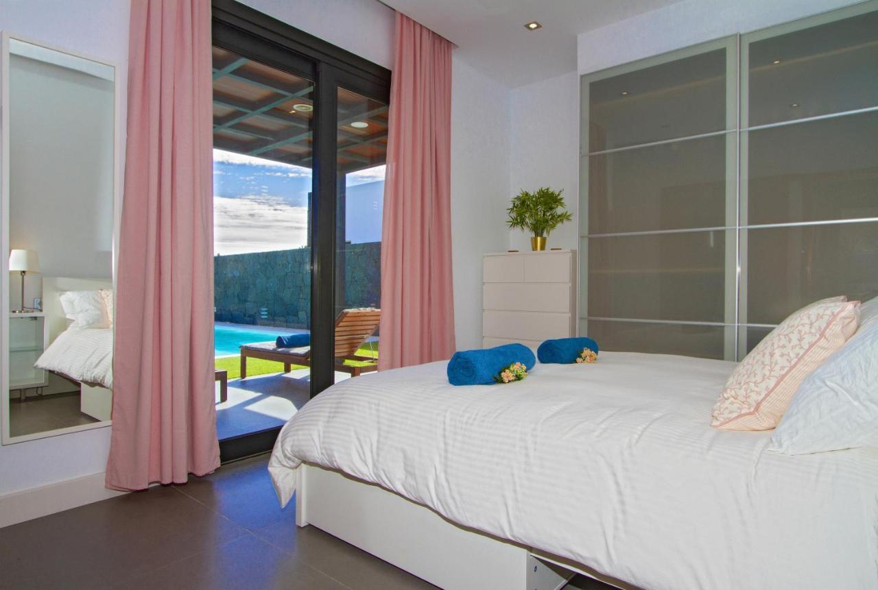 Luxury Los Mojones Villa Short Walk To Old Town Private Heated Pool Villa Los Mojones Angie Puerto Del Carmen 티아즈 외부 사진