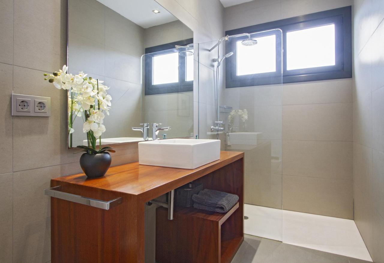 Luxury Los Mojones Villa Short Walk To Old Town Private Heated Pool Villa Los Mojones Angie Puerto Del Carmen 티아즈 외부 사진