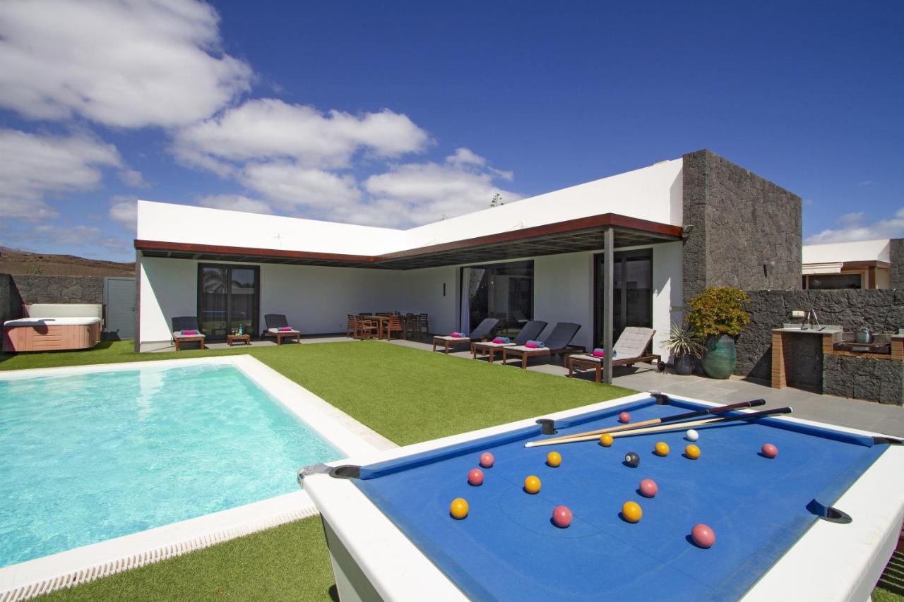 Luxury Los Mojones Villa Short Walk To Old Town Private Heated Pool Villa Los Mojones Angie Puerto Del Carmen 티아즈 외부 사진