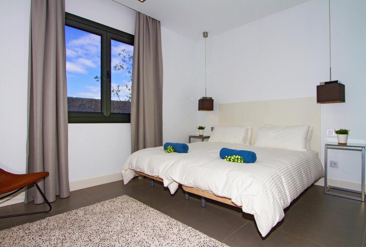 Luxury Los Mojones Villa Short Walk To Old Town Private Heated Pool Villa Los Mojones Angie Puerto Del Carmen 티아즈 외부 사진